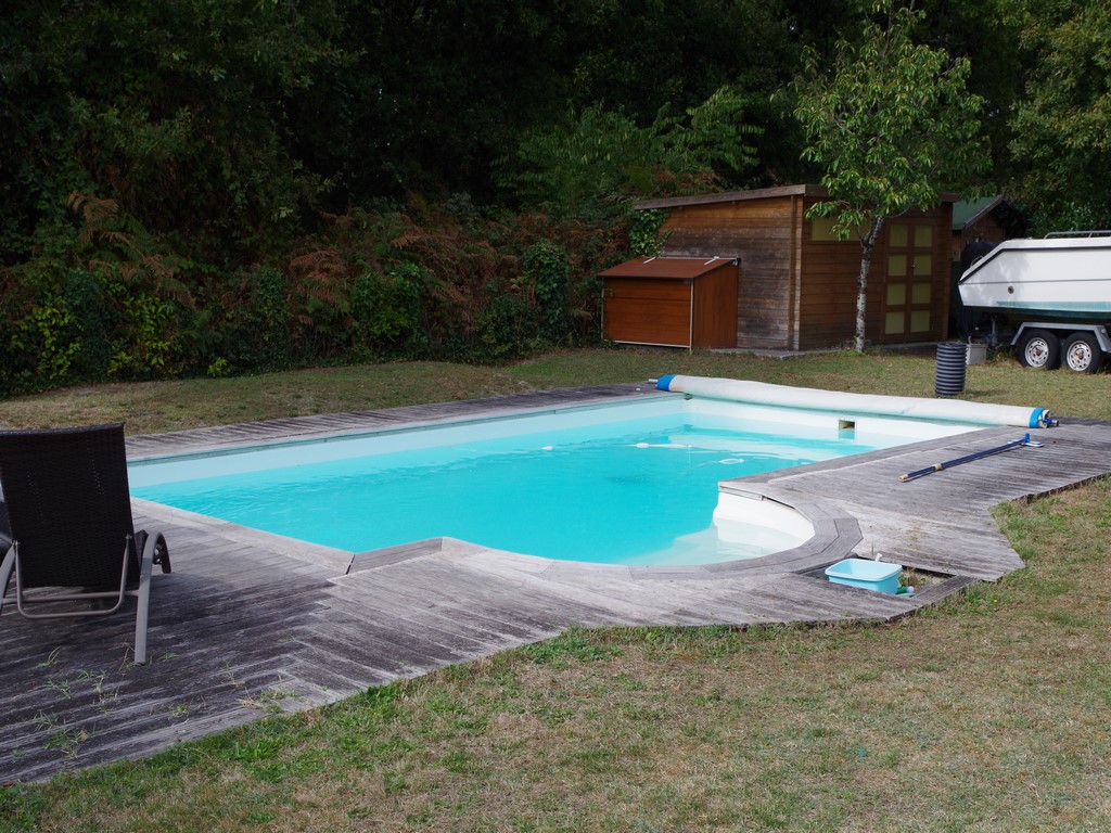 Maison récente, 137m², 3 chambres sur 1051m² avec piscine sur CESTAS